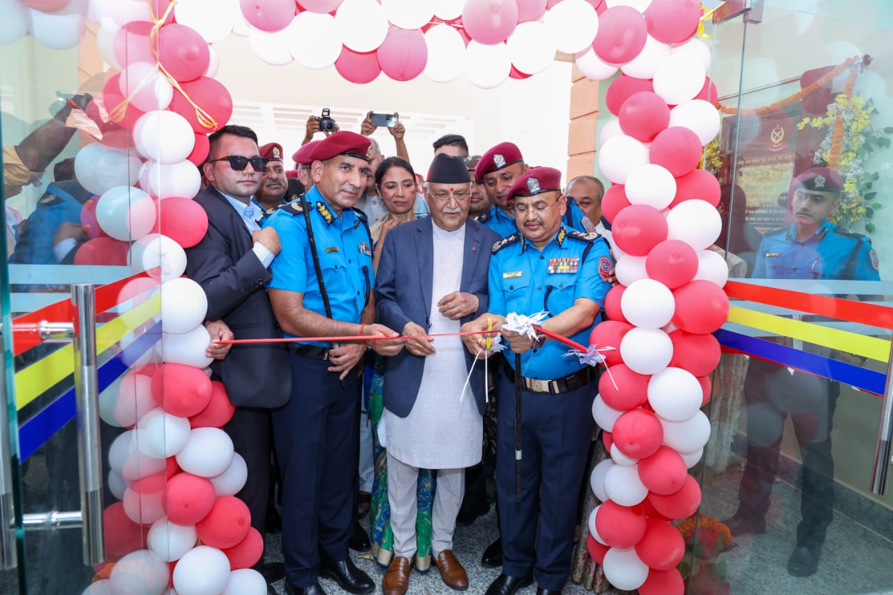 मधेस प्रदेश प्रहरी कार्यालयको नवर्निमित भवनको उद्घाटन: प्रहरीलाई शासक नभई जनताको सेवक भएर काम गर्न प्रधानमन्त्रीको निर्देशन