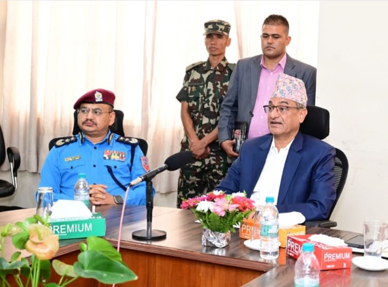 गृहमन्त्री रमेश लेखकले दिए राजीनामा