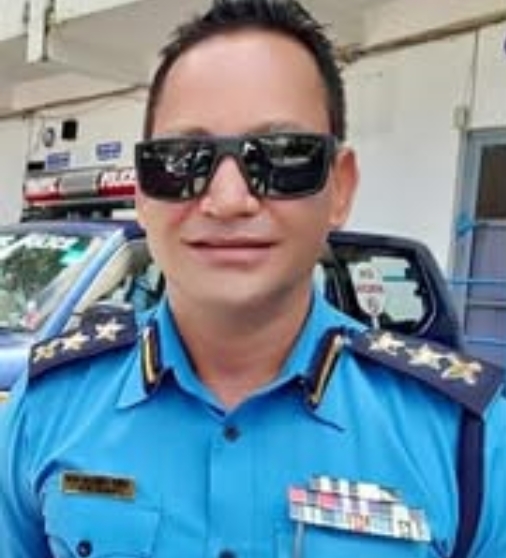 कैलाली प्रहरी प्रमुख एसपी राणा केन्द्रतर्फ तानिए