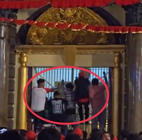 पशुपपतिनाथ मन्दिरको ढोकामा तोडफोड गर्न थालेपछि स्थितिलाई नियन्त्रणमा लिन सेना खटियो
