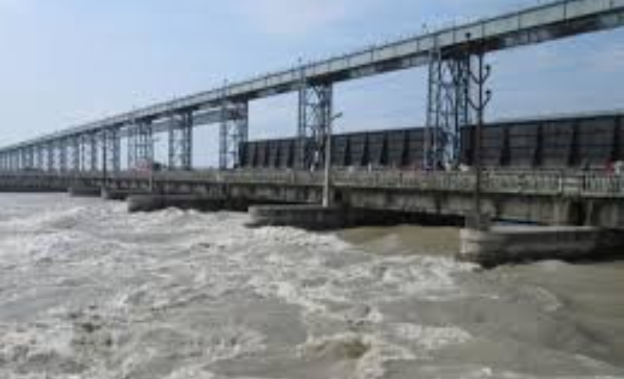 सप्तकोसी नदीमा पानीको सतह बढेपछि ३१ ढोका खोलिए