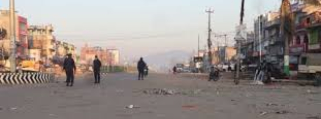 प्रशासनले कर्फ्यु लगाएपछि काठमाडौंको बानेश्वर क्षेत्रबाट प्रदर्शनकारी तितरबितर