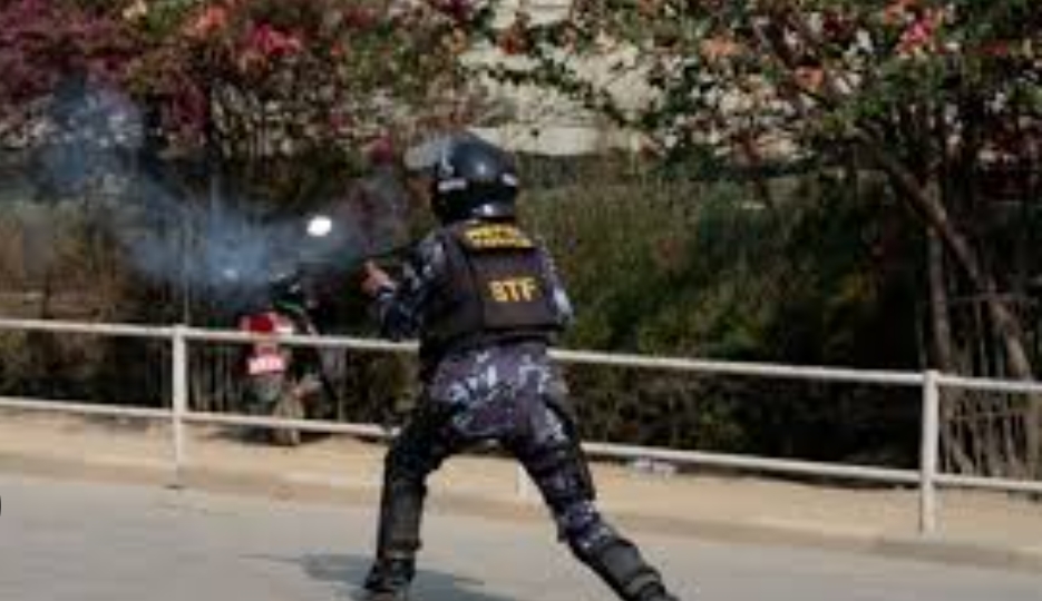 झापाको दमकमा जेनजी युवाहरूले गरेको आन्दोलन उग्र बन्दै गएपछि प्रहरीले गोली चलायो