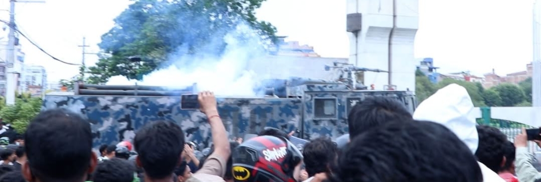 सिंहदरबार र आसपासका सरकारी कार्यालयमा गरी ४४१ वटा साना ठूला सवारी साधनमा आगजनी तथा तोडफोड