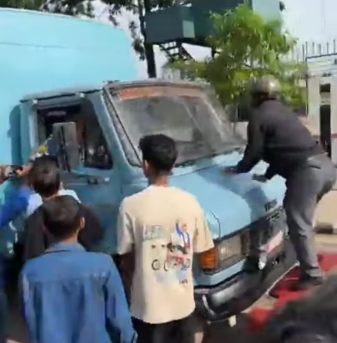 संसद भवन अगाडि भेला हुन थाल्यो