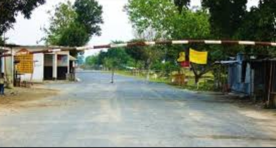 भारतसँग जोडिएको पश्चिमी सीमा नाका गड्डाचौकीबाट भारत प्रवेशमा रोक