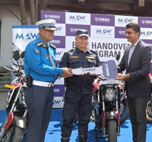 एमएडब्ल्यु फाउण्डेसनले काठमाडौँ उपत्यका ट्राफिक प्रहरी कार्यालयलाई १० थान मोटरसाइकल हस्तान्तरण