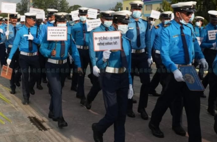 काठमाडौँ उपत्यका ट्राफिक प्रहरी कार्यालय र काठमाडौँ महानगर प्रहरी बलको संयुक्त आयोजनामा आइतबार ‘ट्राफिक वाक’ कार्यक्रमको आयोजना