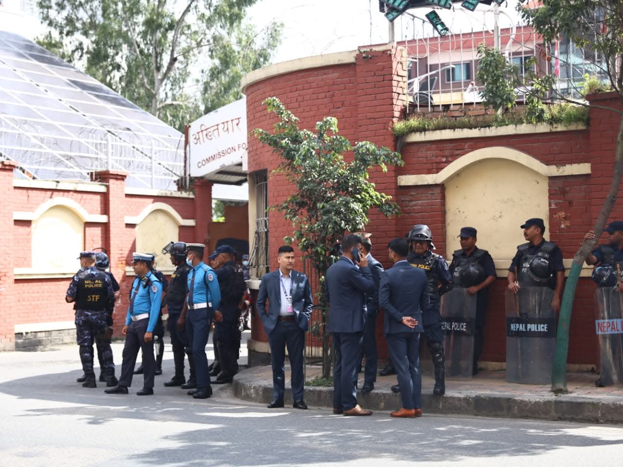 जेनजी युवाहरुले अख्तियार दुरुपयोग अनुसन्धान आयोगका प्रमुख आयुक्त प्रेम कुमार राईको राजीनामा माग्दै प्रदर्शन