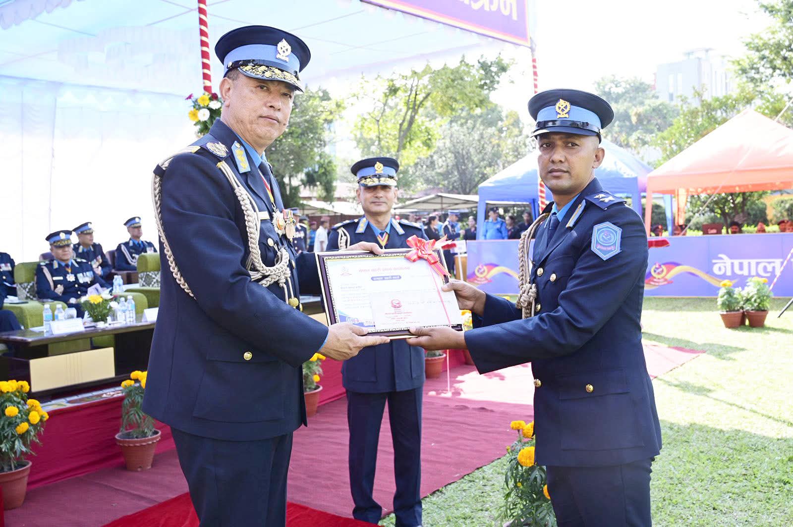 डीएसपी हरि बस्नेतलाई  उत्कृष्ट  प्रहरी कार्य विद्यमा पुरस्कार