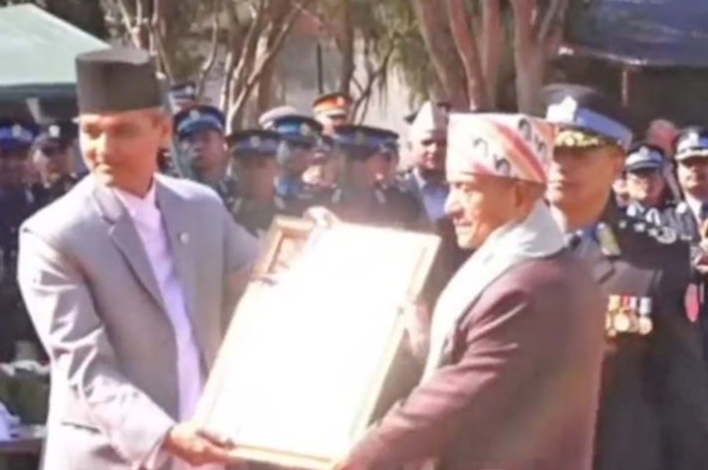 नेपाल प्रहरीका अवकाशप्राप्त प्रहरी नायव महानिरीक्षक कृष्णबहादुर रानाले लाइफटाइम अचिभमेन्ट अवार्ड