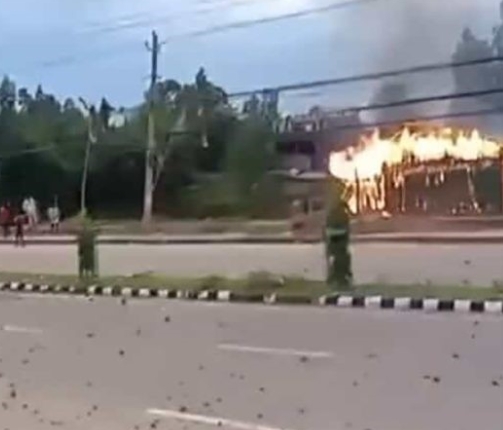 दुई समुदायबीच फेरि झडप, कर्फ्यू आदेश जारी