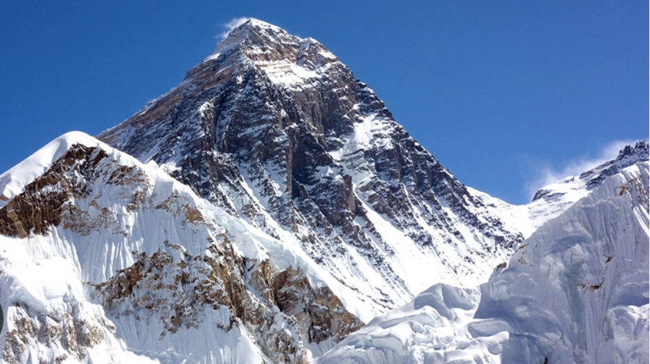 सगरमाथाको दुर्गम तिब्बती स्लोपमा आएको हिमआँधीका कारण करिब एक हजार मानिसहरू फसे