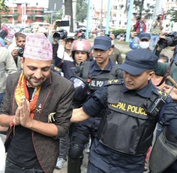 भुसाल र सञ्जीव दाहालसहित ३ जना पक्राउ